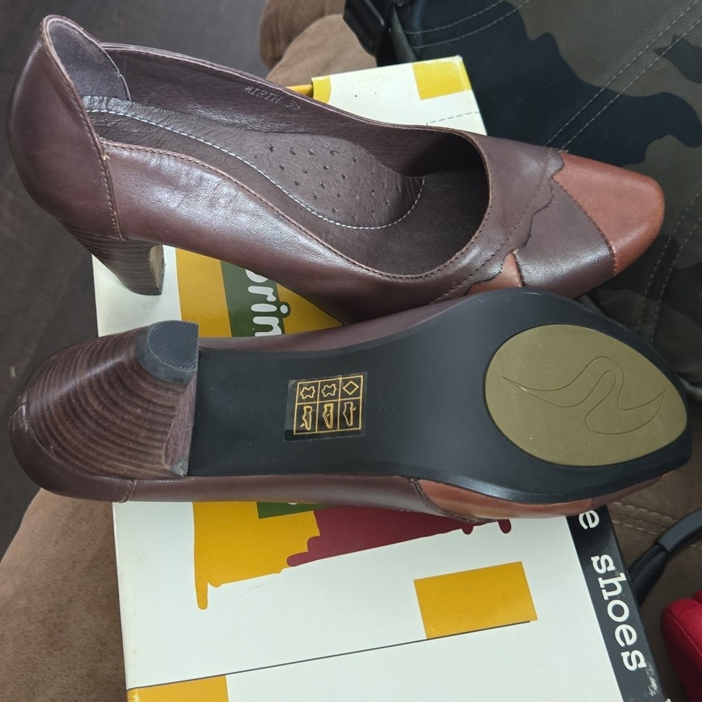 ❗️NWT❗️👠- SIZE 38 Spring Step Brown and Tan Color-Block Heels💃 - Picture 3 of 6